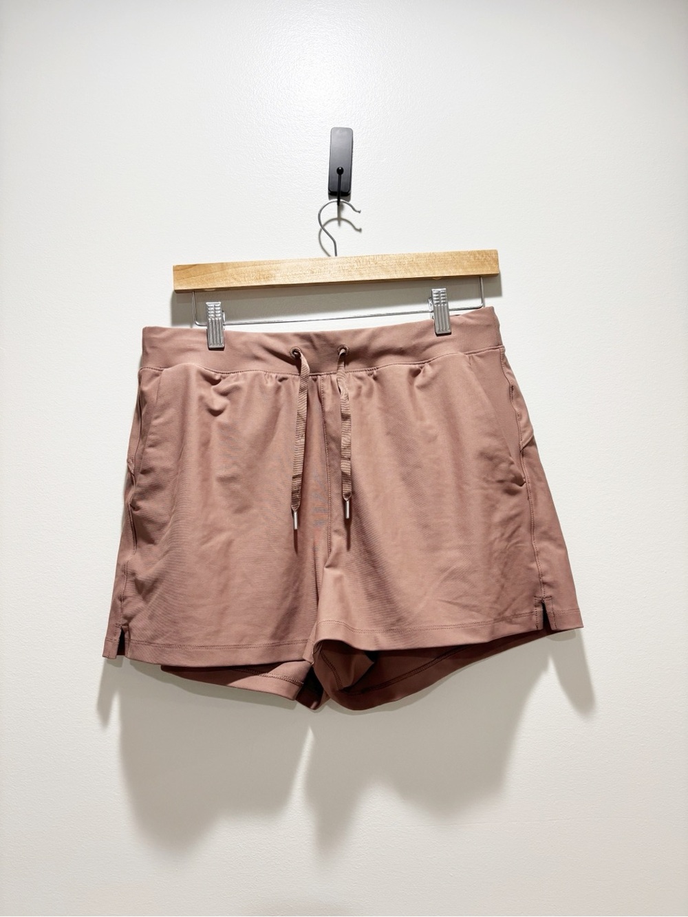 Old Navy Women's Active Powersoft High Rise Mauve Brown Shorts Size M